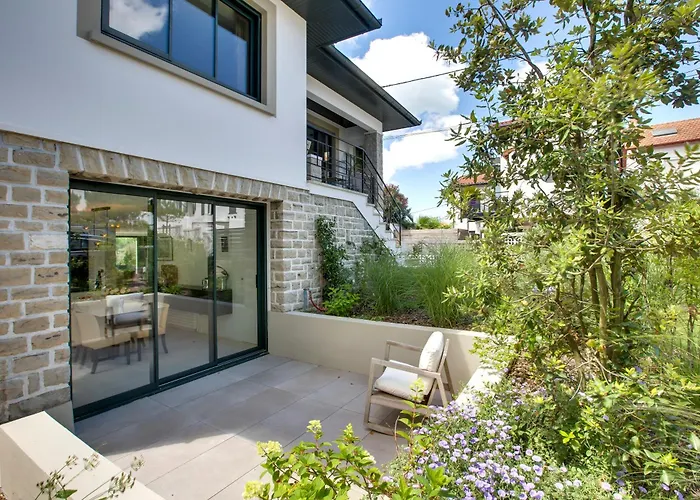 D'HOTES Villa BIBICHERI